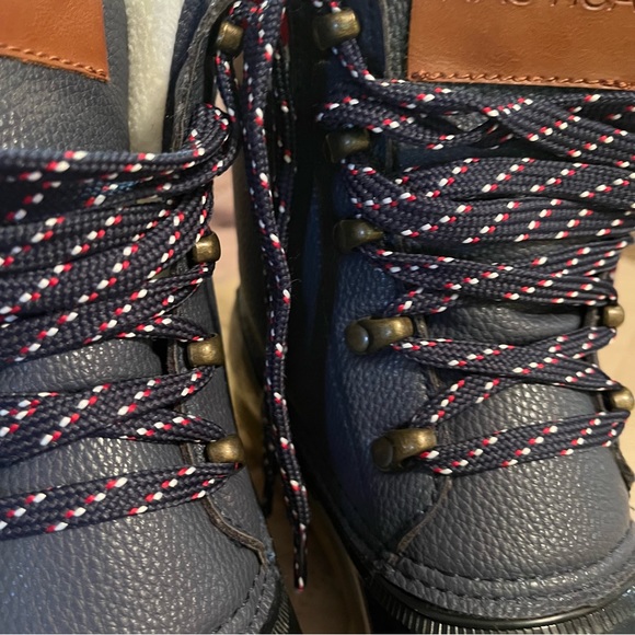 Nautica Meloday Women's Winter Boots. Navy Duck Boots - Picture 2 of 9